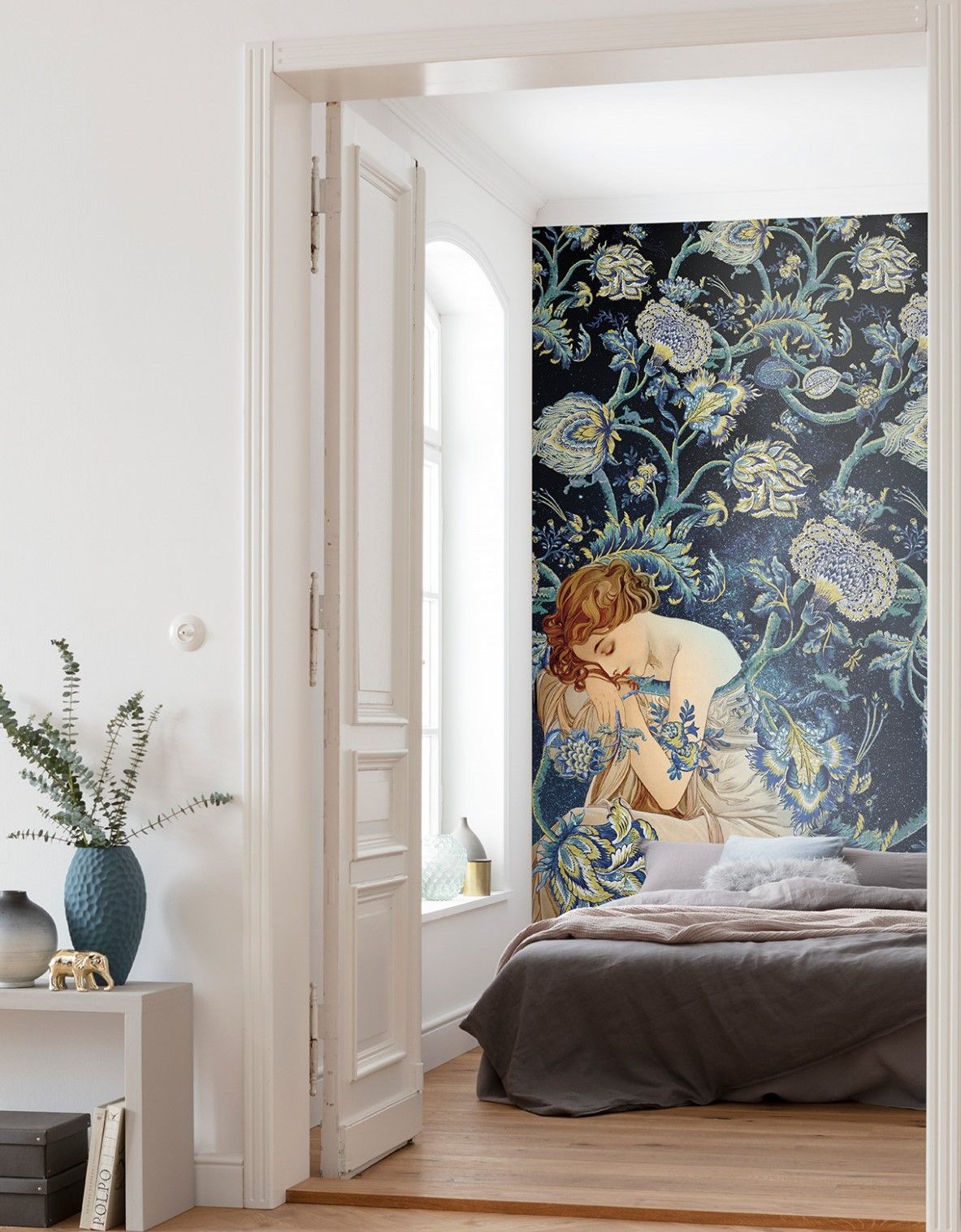 Femme D'Or Mural